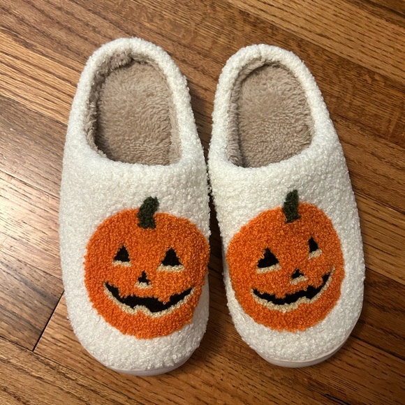Pumpkin Fuzzy Slippers - Picture 1 of 9